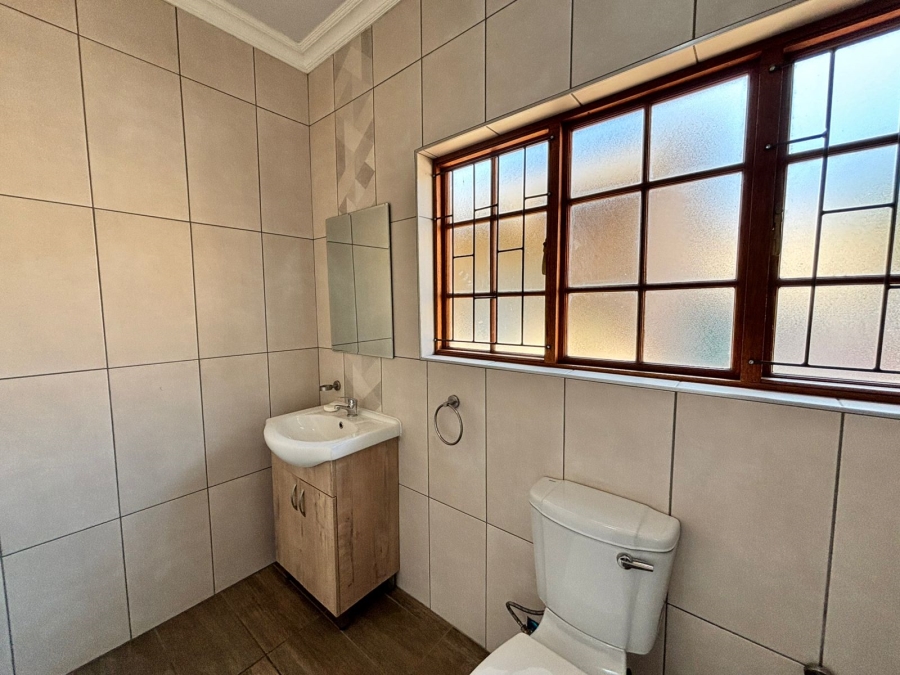 6 Bedroom Property for Sale in Flamwood North West